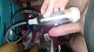 Доярка коров сосет мой член - порно видео