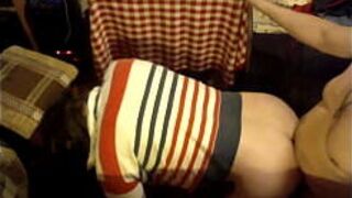 даю в попку мужчине раком - порно видео