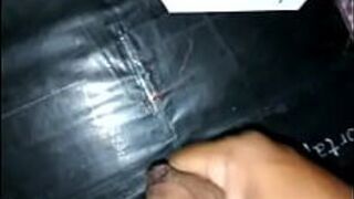 Сквиртит молоко Ника - порно видео