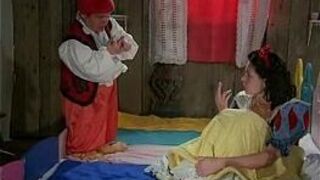 Белоснежка и семь гномов - порно видео