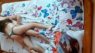 Настоящая любительская пара страстный секс - вид сверху - порно видео