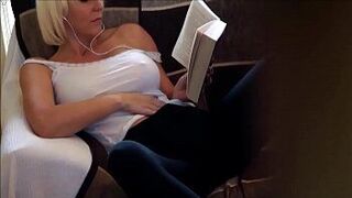 Поймали за шпионажем за мамочкой, инструкция по дрочке - порно видео