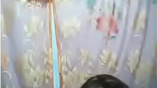 Азиатская модель играет с собой перед камерой - порно видео