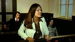 Оргия - судья расследует факты дела в зале суда - порно видео