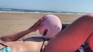 Куни на пляже - порно видео
